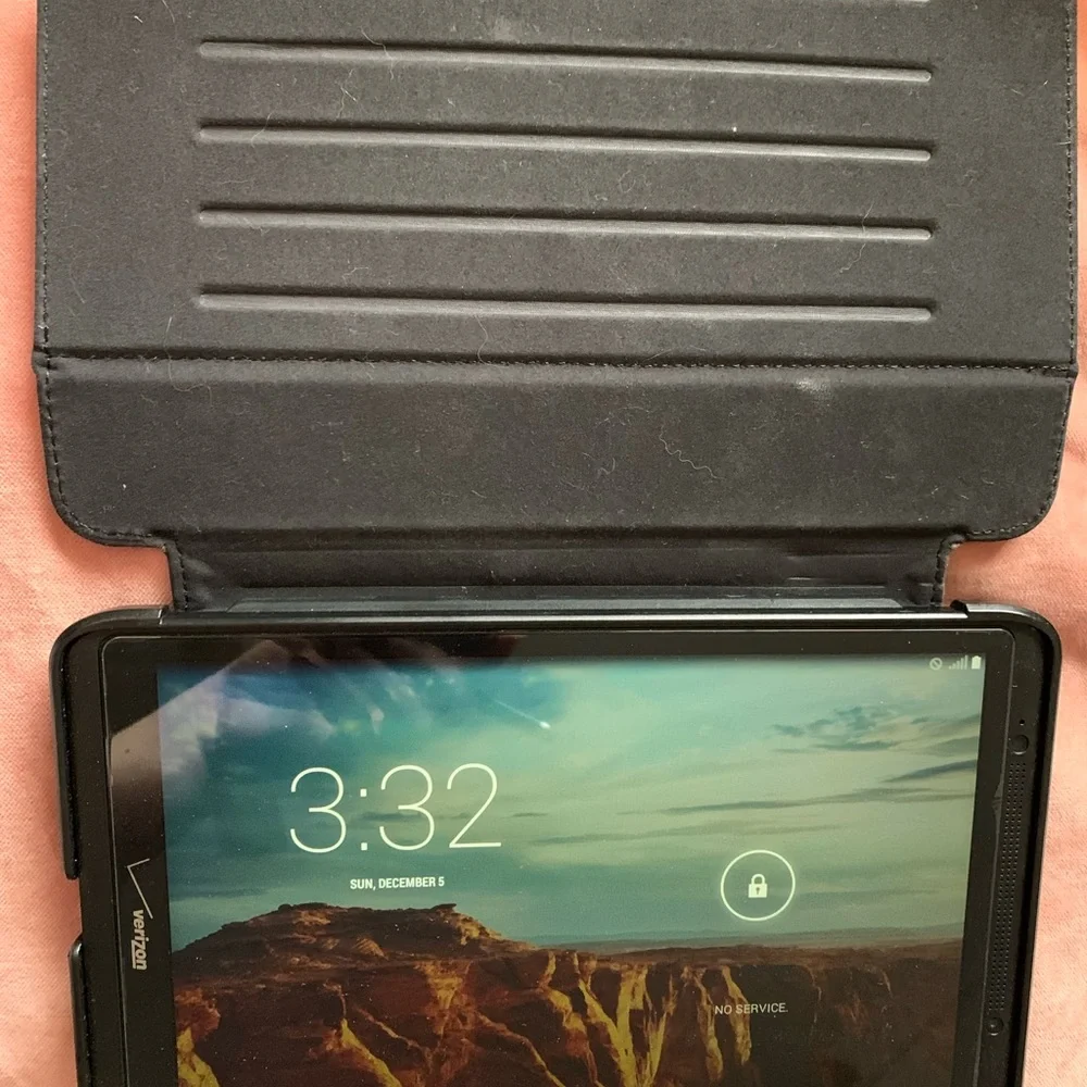 Verizon Ellipsis tablet with stylus and case